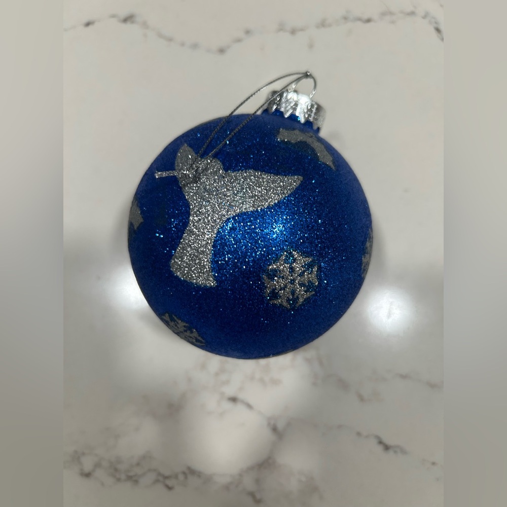 SeaWorld Christmas Ornament - Blown Glass - Ball - Whale Tail Glitter